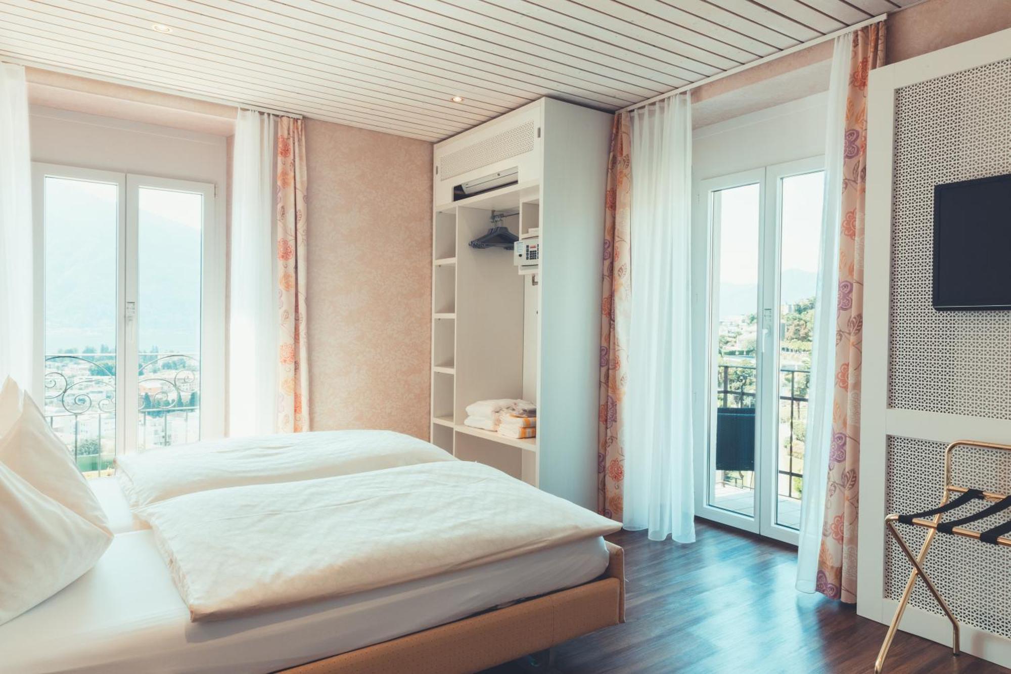 Panorama Double Room Lake View